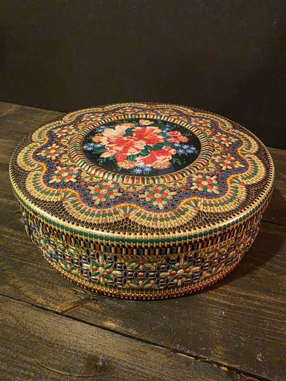 Vtg Holland Metal Tin Embossed Mosaic Bead Floral Round Biscuit Box Kralenblik